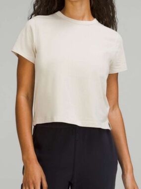 NWT lululemon athletica classic-fit cotton blend tee in Bone, size 6